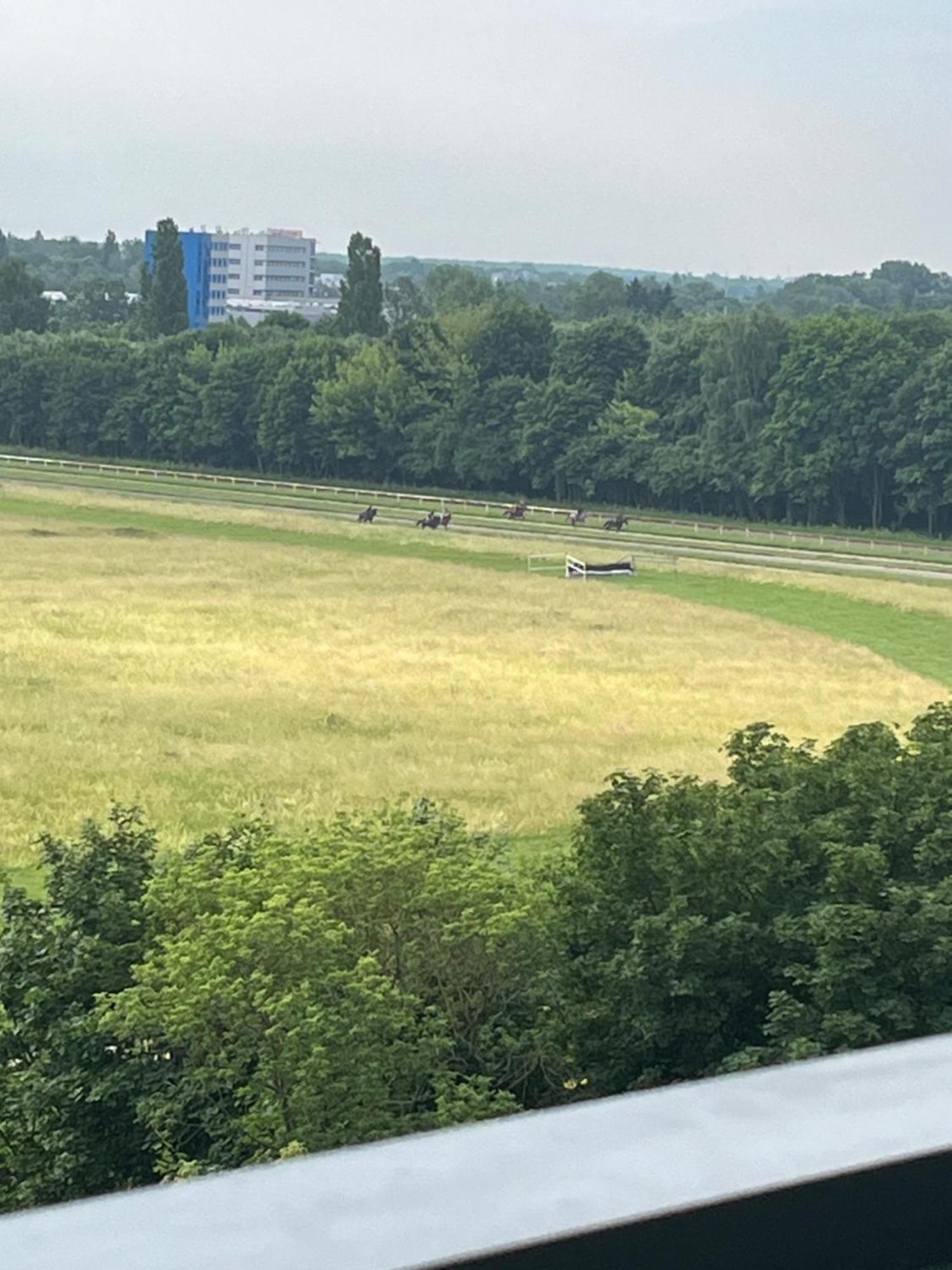 Airport Wyscigi - City And Green View With Underground Garage Leilighet